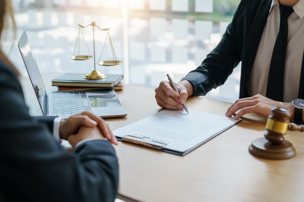 Insurance Negotiation How Do Insurance Companies Negotiate Settlements? - Varner Elite Legal